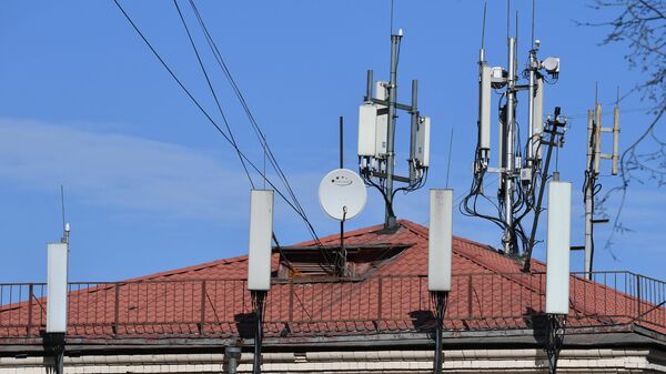 Вышки сотовой связи на крыше дома