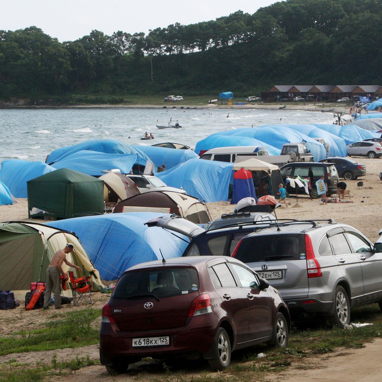 кемпинг у моря с палатками на машине туалетом и душем (88) фото