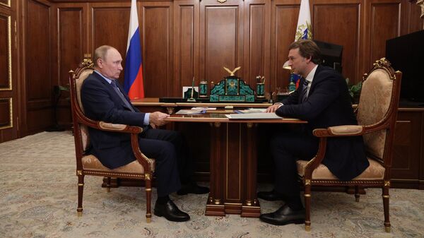 Президент РФ Владимир Путин и генеральный директор ПАО Аэрофлот Сергей Александровский во время встречи