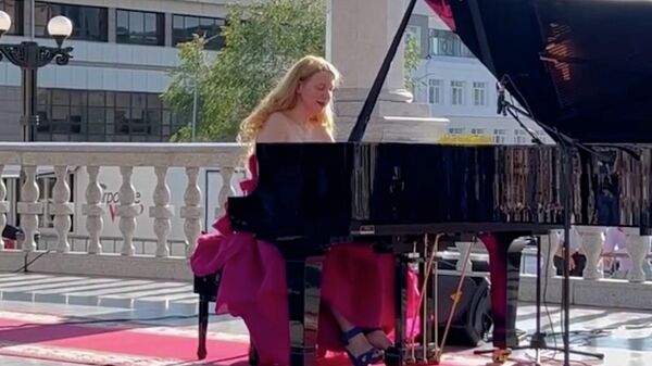 Выступление пианистки Валентины Лисицы в Улан-Удэ