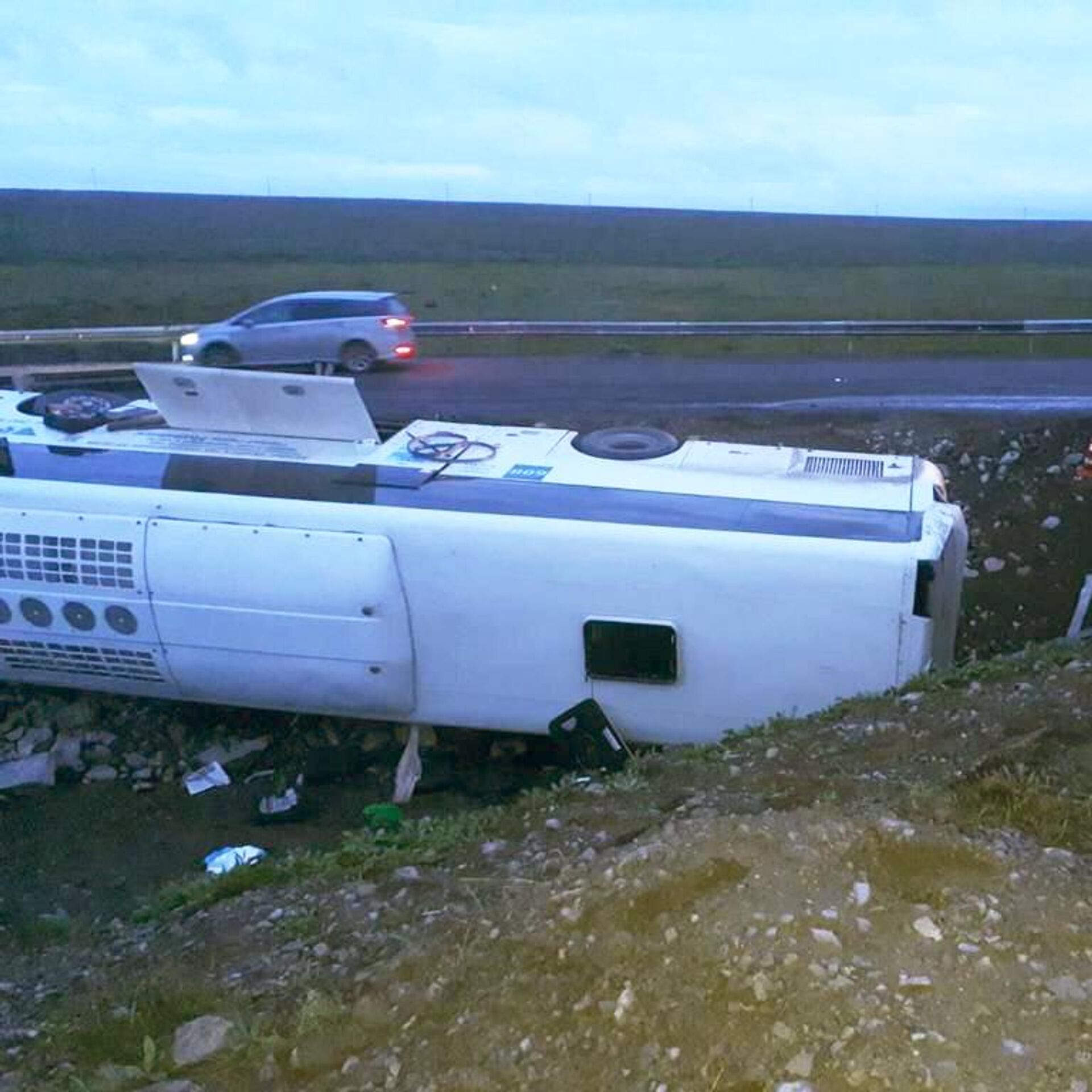 В Иркутской области перевернулся рейсовый автобус с 40 пассажирами - РИА  Новости, 28.08.2022