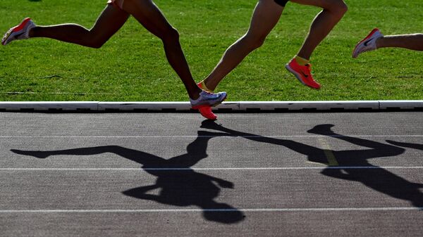  Спортсмены в забеге на 1500 метров 