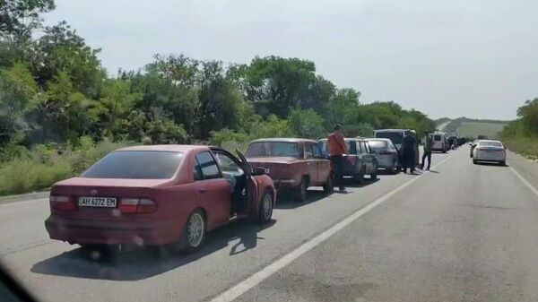 Очередь автомобилей на въезд с Украины в Запорожскую область через Васильевку