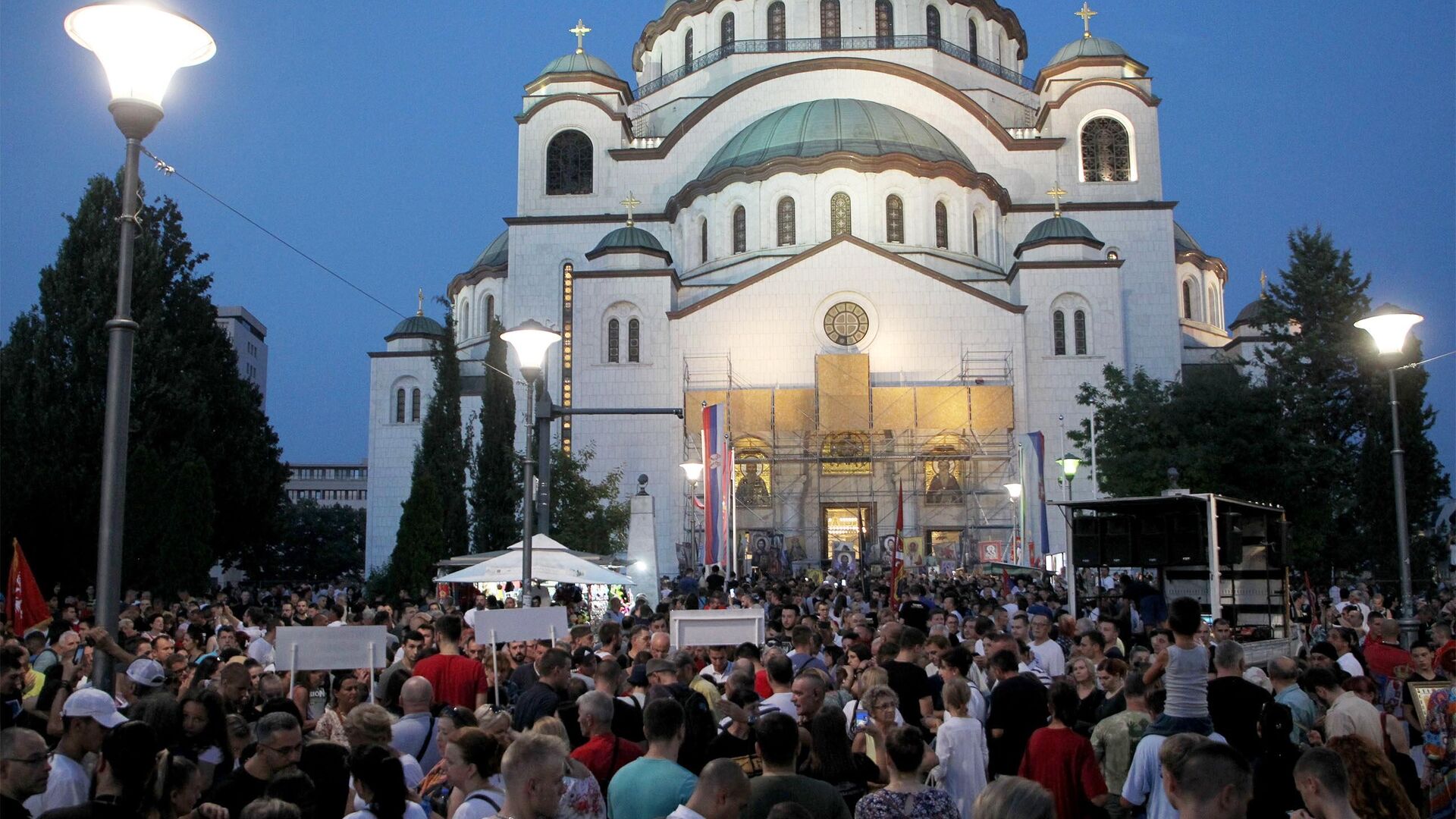 В Сербии устраивают гей-парад и акции его противников, несмотря на запрет -  РИА Новости, 17.09.2022