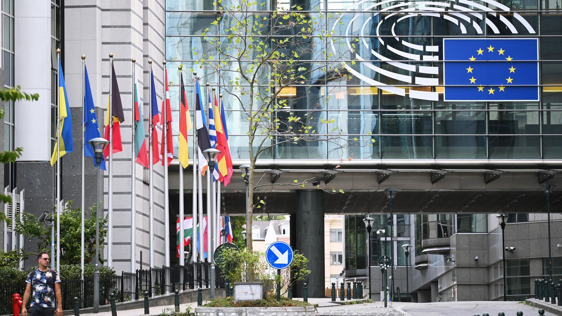 Логотип Евросоюза на здании штаб-квартиры Европейского парламента в Брюсселе - РИА Новости, 1920, 14.11.2022