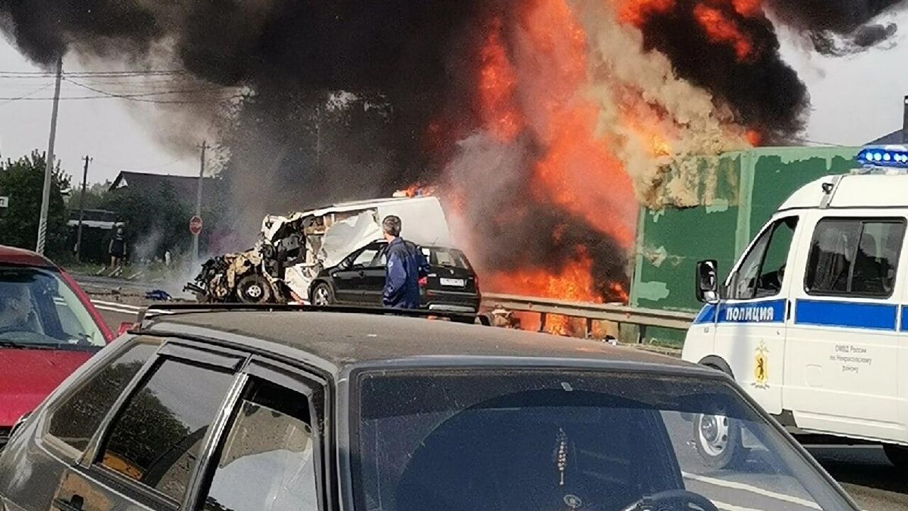 В Ярославской области три человека погибли в ДТП со скорой и бензовозом -  РИА Новости, 30.08.2022