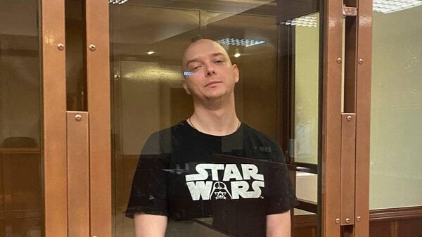 Иван Сафронов, обвиняемый в государственной измене, во время заседания в Московском городском суде