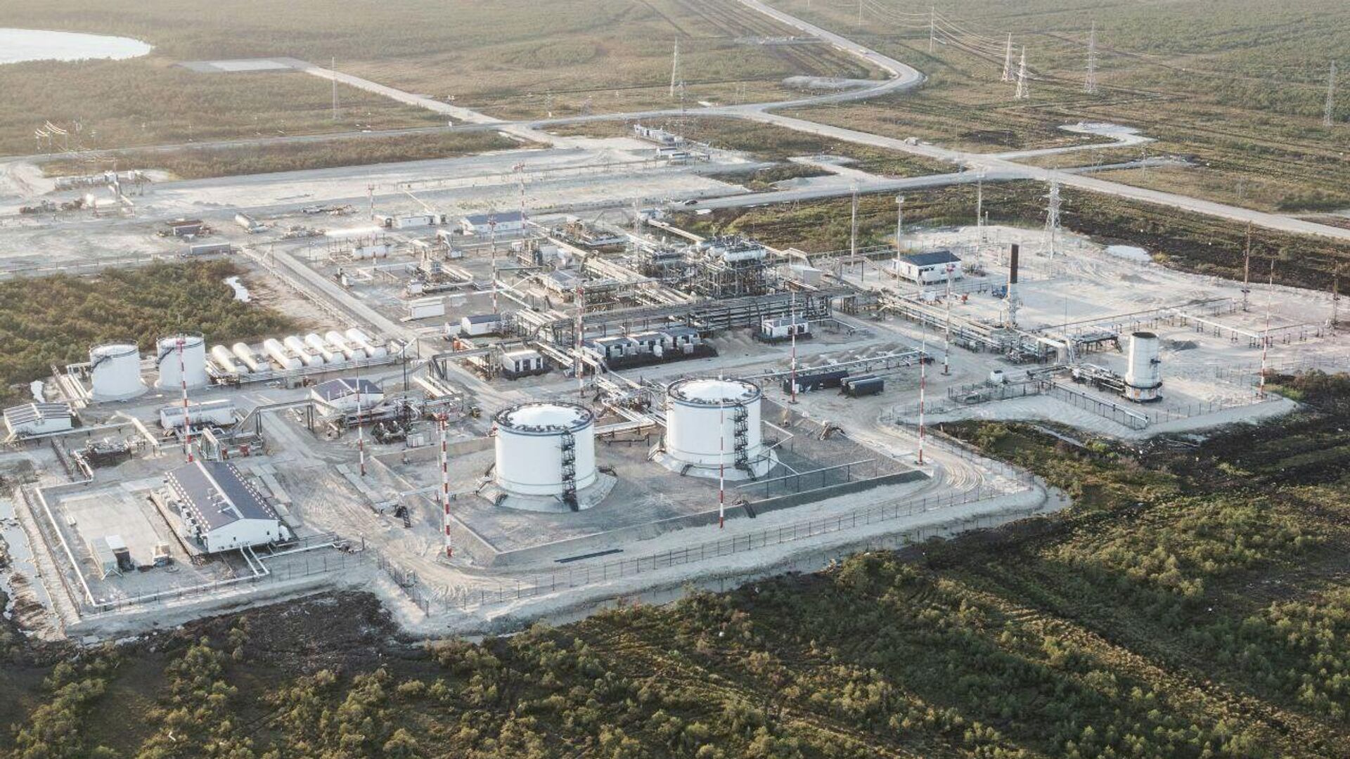 Газпром нефть ввела в эксплуатацию установку подготовки нефти на месторождении имени Жагрина в ХМАО - РИА Новости, 1920, 09.09.2022