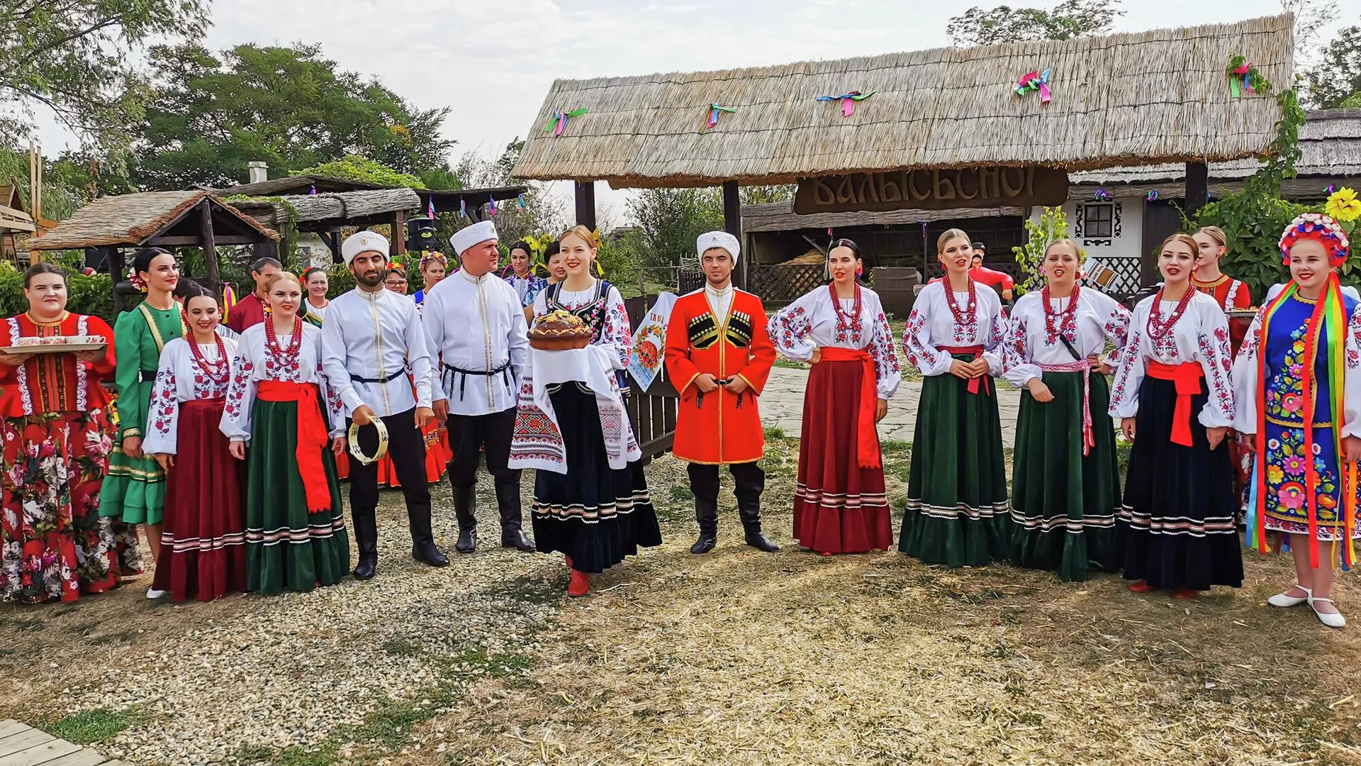 Кубанские казаки в этнографическом парке Атамань Кубанские казаки в этнографическом парке Атамань - РИА Новости, 1920, 31.08.2022