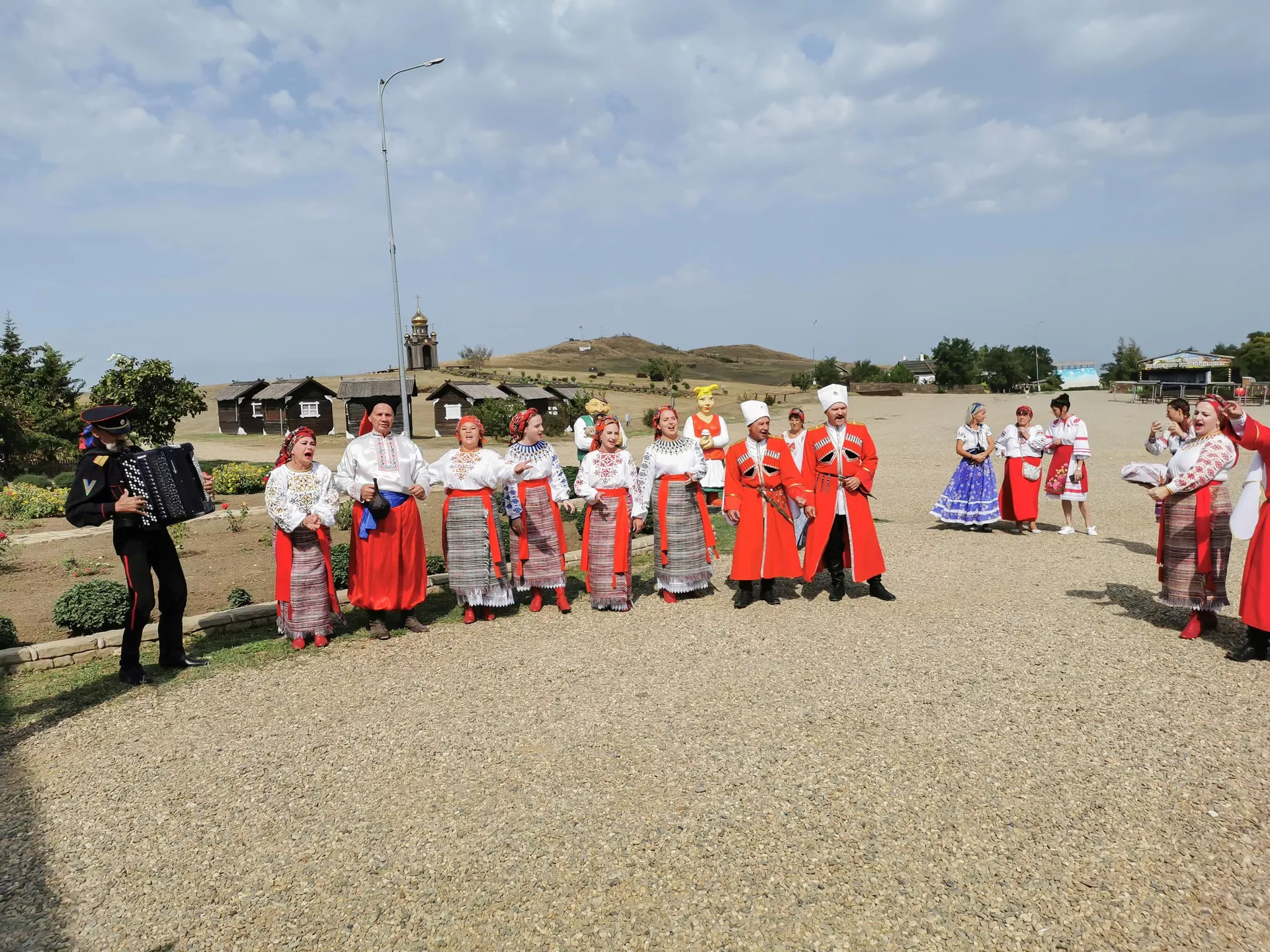 Кубанские казаки в этнографическом парке Атамань Кубанские казаки в этнографическом парке Атамань - РИА Новости, 1920, 31.08.2022