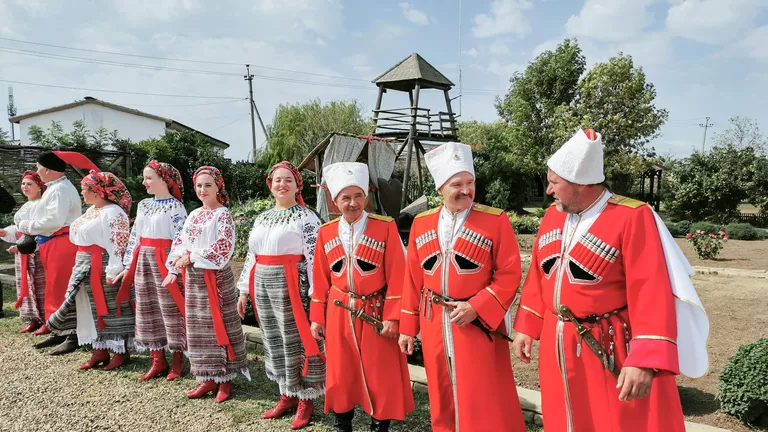 Кубанские казаки в этнографическом парке Атамань Кубанские казаки в этнографическом парке Атамань
