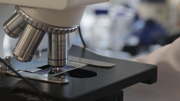 Микроскоп в лаборатории СГУ