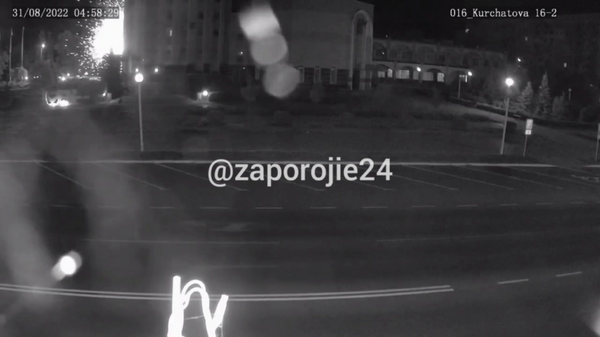 Видео удара дроном-камикадзе, используемым боевиками ВСУ, по администрации города Энергодар