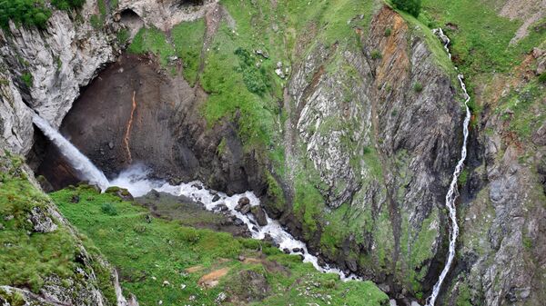 Водопад Султан в окрестностях урочища Джилы-Су в Кабардино-Балкарии