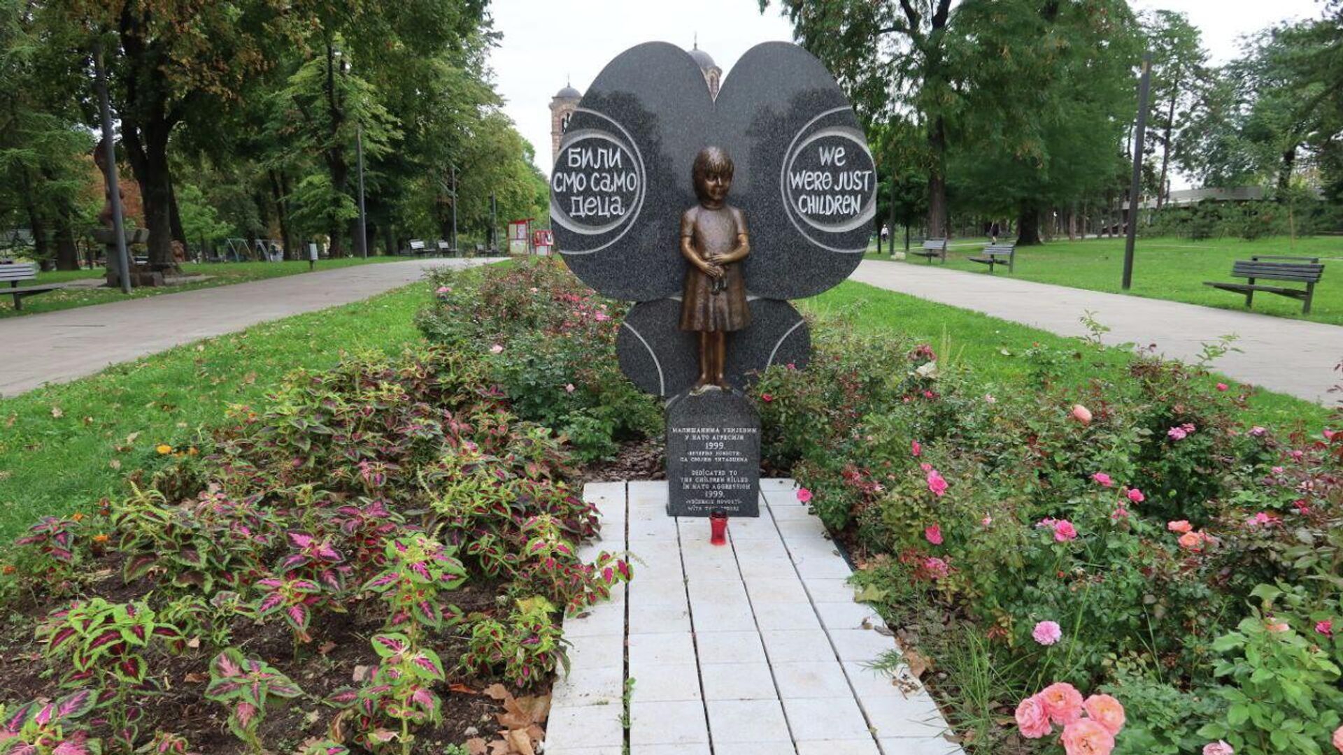 Памятник в парке Ташмайдан погибшим детям во время бомбардировок НАТО - РИА Новости, 1920, 24.03.2023