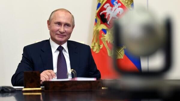 LIVE: Путин на заседании наблюдательного совета российского движения детей и молодежи в Калининграде