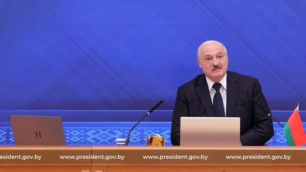 Президент Республики Беларусь Александр Лукашенко во время открытого урока Историческая память - дорога в будущее 