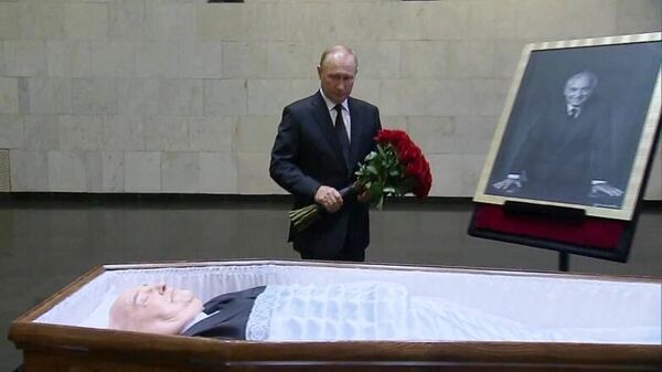 Президент РФ Владимир Путин попрощался с экс-президентом СССР Михаилом Горбачевым в ЦКБ
