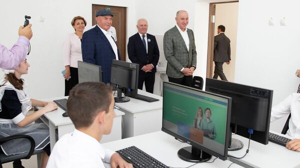 В КЧР открыта школа, полностью оснащенная российскими оперсистемами