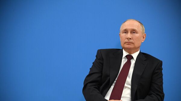 Президент РФ Владимир Путин проводит открытый урок Разговор о важном