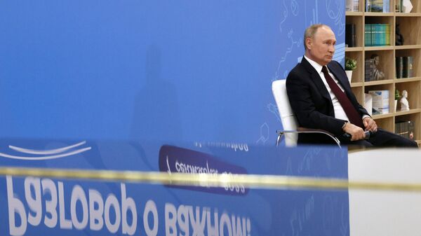 Президент РФ Владимир Путин проводит открытый урок Разговор о важном в Калининграде