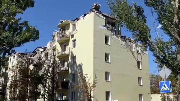 Последствия удара по жилому дому в Херсоне