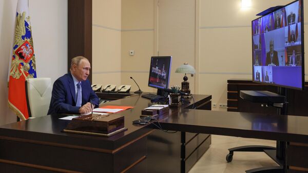 Президент РФ Владимир Путин проводит совещание