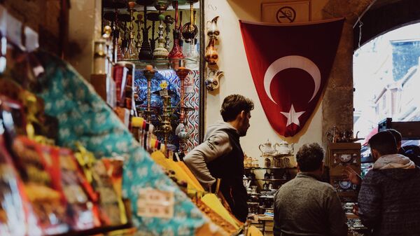 Типичные прилавки на рыноке в Турции