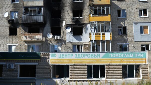 Здание в Изюме, разрушенное после обстрелов со стороны Вооруженных сил Украины
