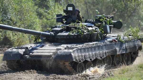 Танк Т-80 в ходе стратегических командно-штабных учений Восток-2022 