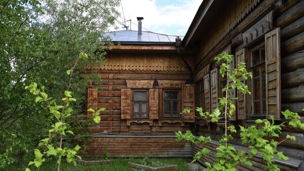 Деревянный дом в квартале Старый город в Якутске