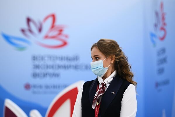 Девушка на Восточном экономическом форуме во Владивостоке