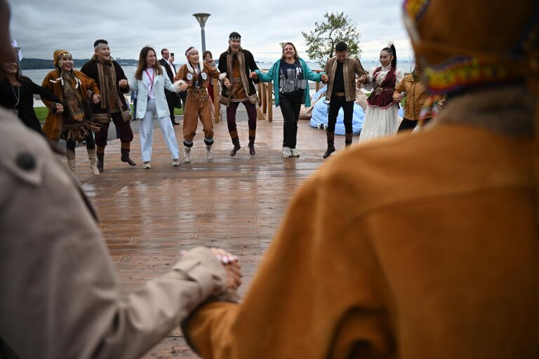 Участники фестиваля Улица Дальнего Востока в рамках Восточного экономического форума во Владивостоке