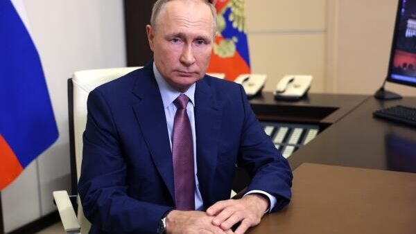 LIVE: Путин на совещании по вопросам социально-экономического развития Камчатского края