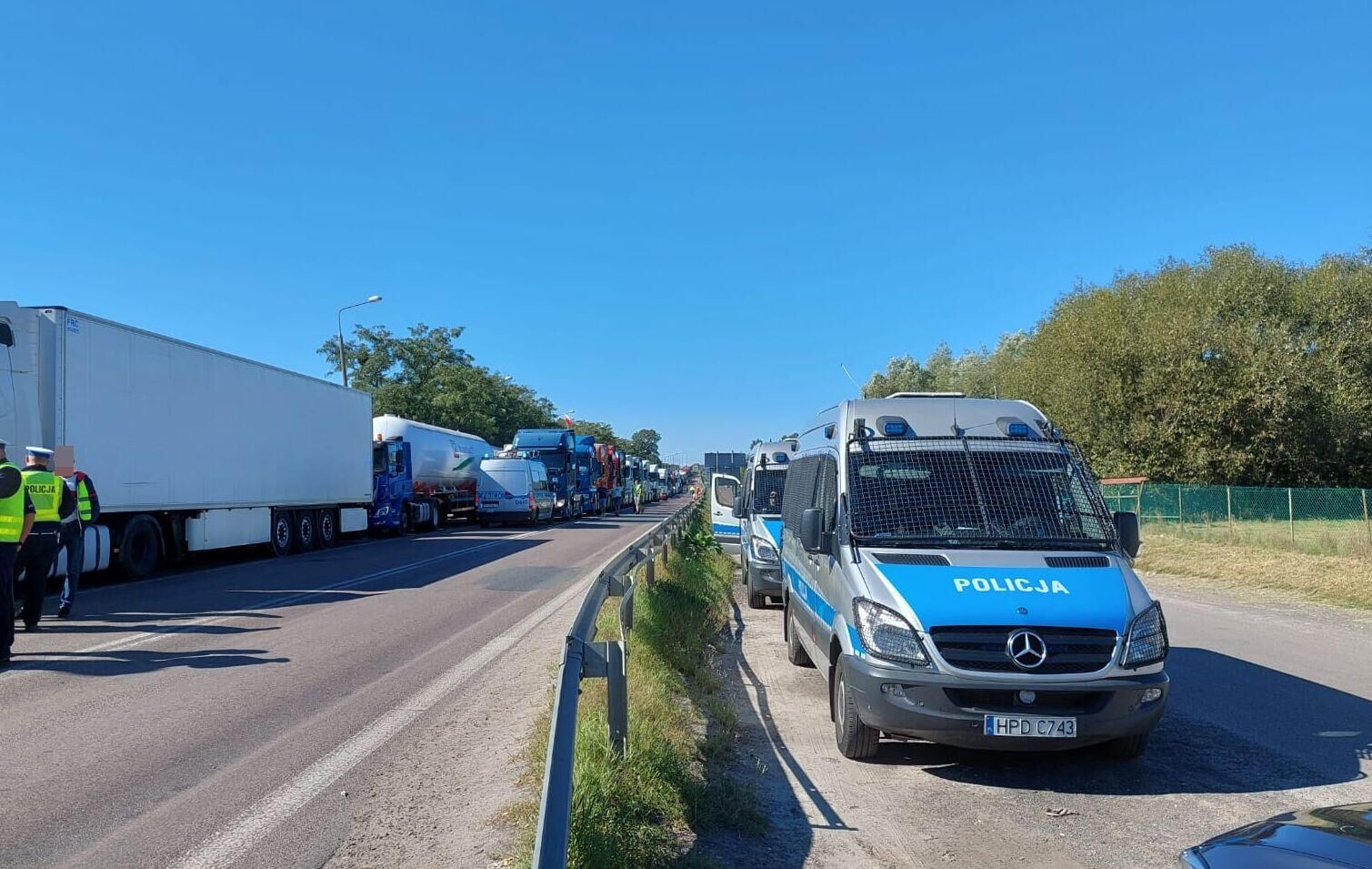 Акция протеста водителей грузовиков в районе погранперехода в Дорогуске, Польша - РИА Новости, 1920, 30.11.2023