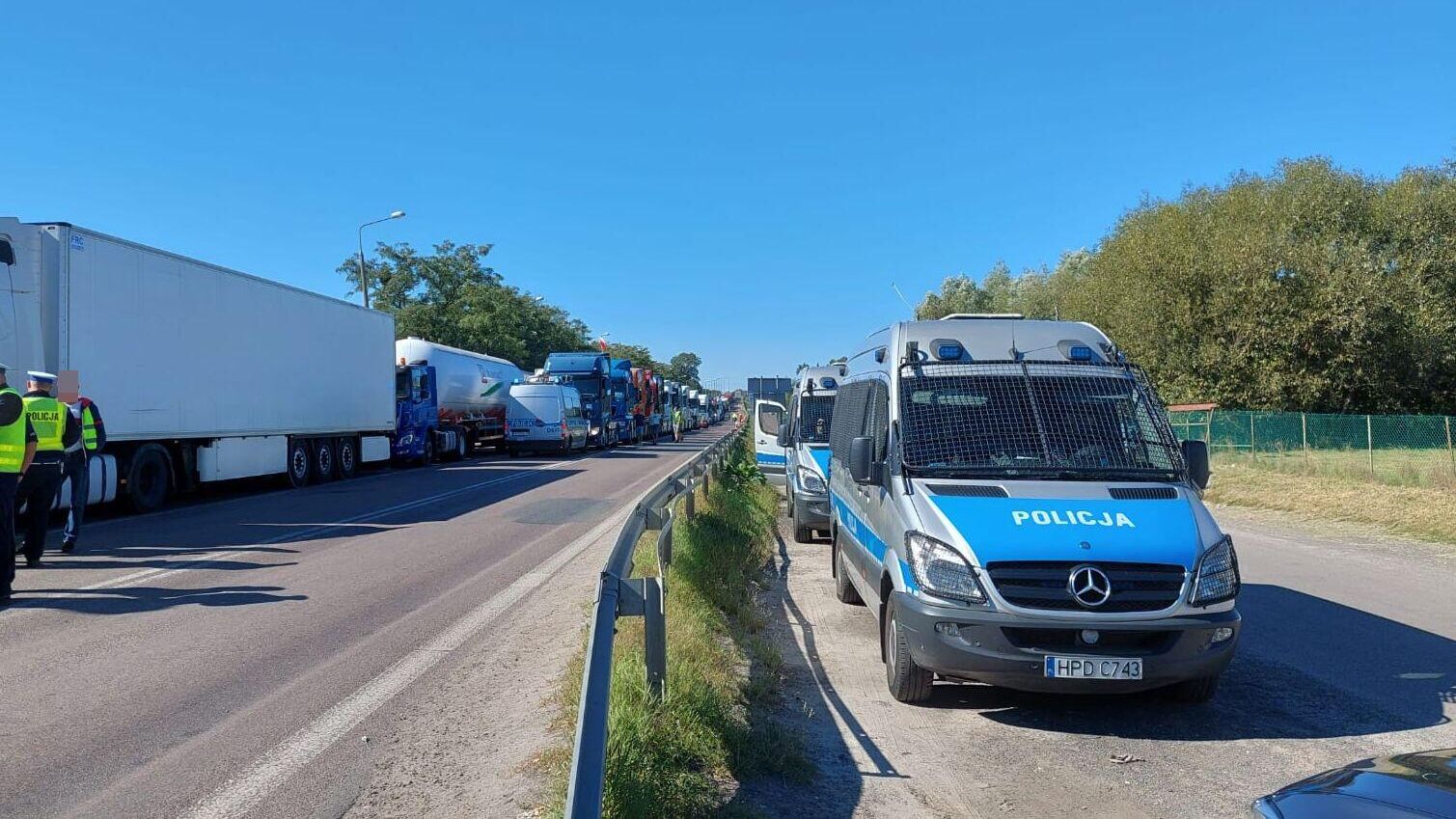 Акция протеста водителей грузовиков в районе погранперехода в Дорогуске, Польша - РИА Новости, 1920, 05.09.2022