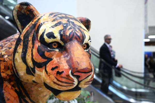 Фигура амурского тигра на Восточном экономическом форуме во Владивостоке