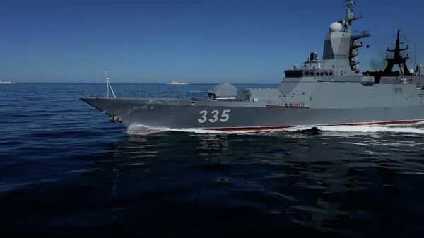 Корабли ВМФ России и ВМС Китая во время учений Восток-2022
