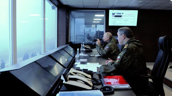 Президент России Владимир Путин наблюдает за финальной частью стратегических командно-штабных учений войск Восток-2022