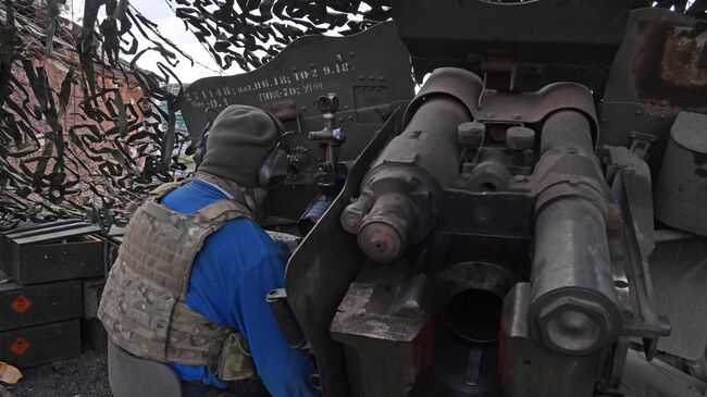 Работа артиллерийского расчета по позициям ВСУ