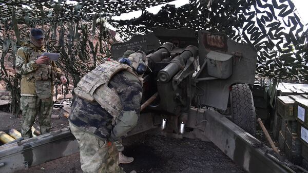 Работа артиллерийского расчета ЧВК Вагнер из гаубицы Д20 по позициям ВСУ рядом с Артемовском в Донецкой области