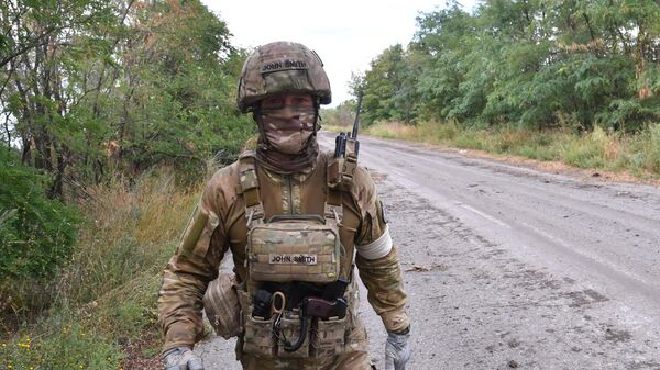 Боец ЧВК Вагнер на позициях рядом с Бахмутом в Донецкой области