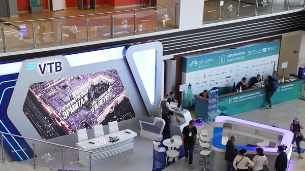 Стенд ВТБ на площадке Восточного экономического форума во Владивостоке