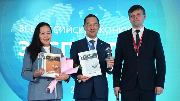 Церемония награждения лучших экспортеров года Дальневосточного федерального округа на Восточном экономическом форуме во Владивостоке