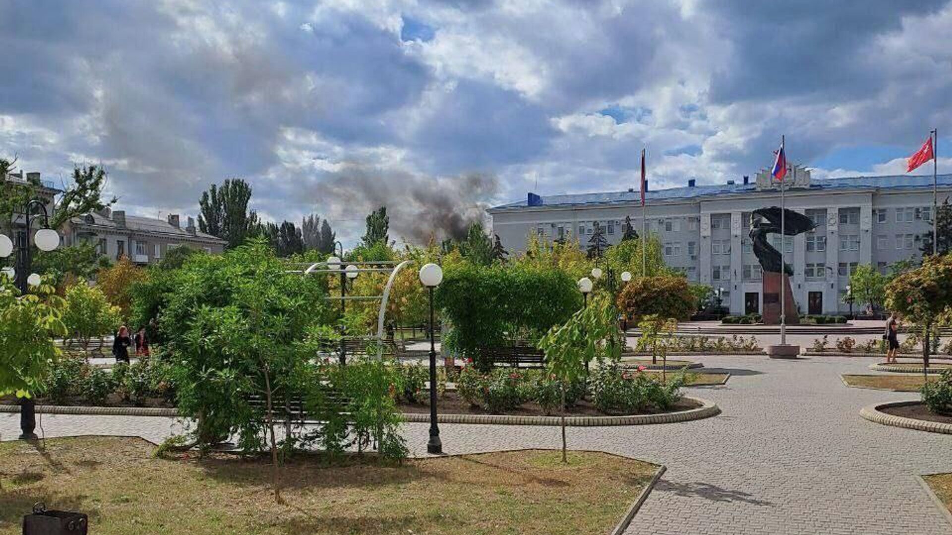 Дым на месте взрыва в Бердянске - РИА Новости, 1920, 02.06.2023