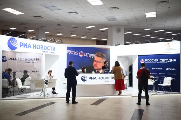 Работа стенда медиагруппы Россия сегодня на Восточном экономическом форуме во Владивостоке