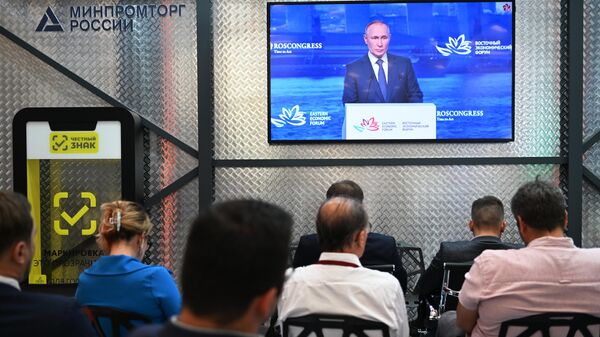 Трансляция выступления президента РФ Владимира Путина на пленарном заседании Восточного экономического форума во Владивостоке