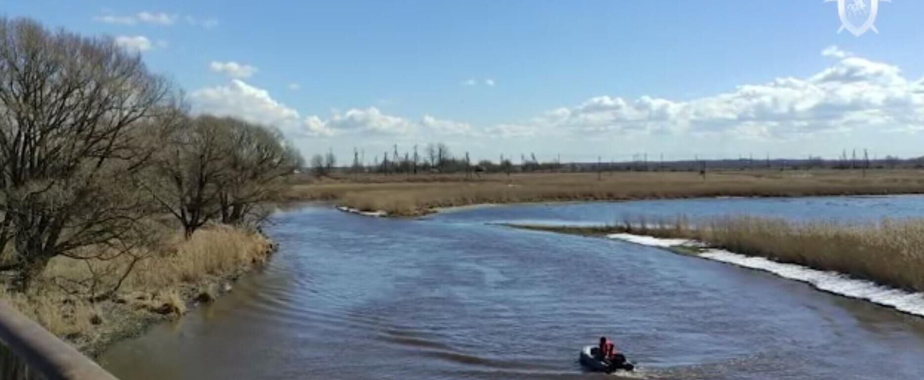 Водолазы исследуют устье реки Ижора. Стоп-кадр видео - РИА Новости, 1920, 07.09.2022