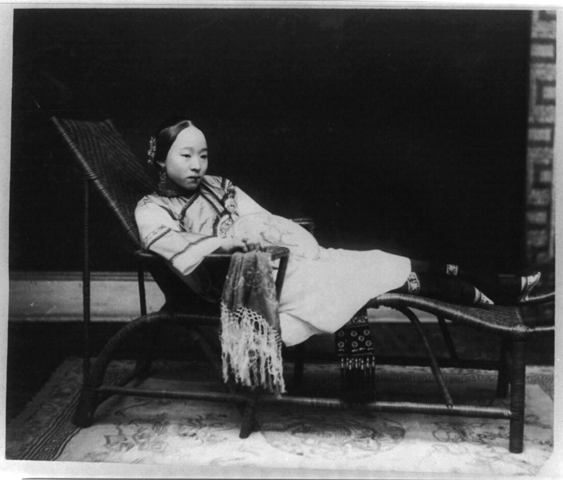 A girl with bandaged legs lies on a chaise longue, China - RIA Novosti, 1920, 07/09/2022