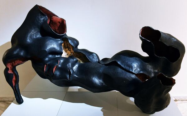 Бронзовая скульптура Энергия работы бурятского скульптора Даши Намдакова на его выставке Трансформация в Красноярске